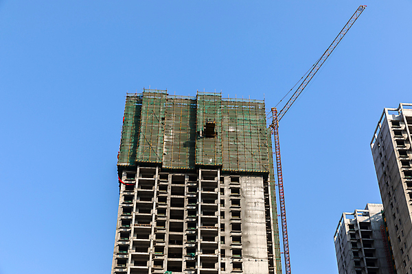 포토 JPG 해외이미지 주간 하늘 사람없음 야외 건물 건설현장 타워크레인 해외포토 자연요소 건축물 건설업 기중기 파일형식 이미지허브