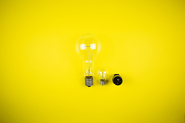 포토 JPG 해외이미지 디자인 백그라운드 컨셉 비즈니스 전구 상상 유리 아이디어 창조 사람없음 파란색 빛 노란색 검은색 힘 에너지 램프 혁명 고립 광 발명 해외포토 컬러 재질 조명 파일형식 이미지허브