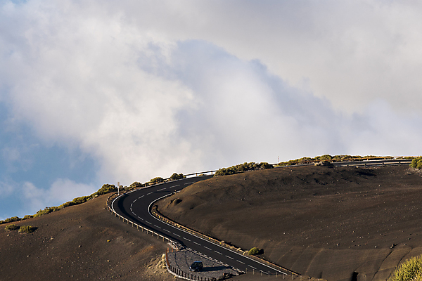 포토 JPG 해외이미지 구름 도로 섬 여행 자연 하늘 휴가 산 풍경 사람없음 야외 파란색 운전 흰색 고속도로 스페인 아스팔트 언덕 화산 굴곡 해외포토 자연요소 유럽 길 컬러 교통시설 모션 생태계 파일형식 이미지허브