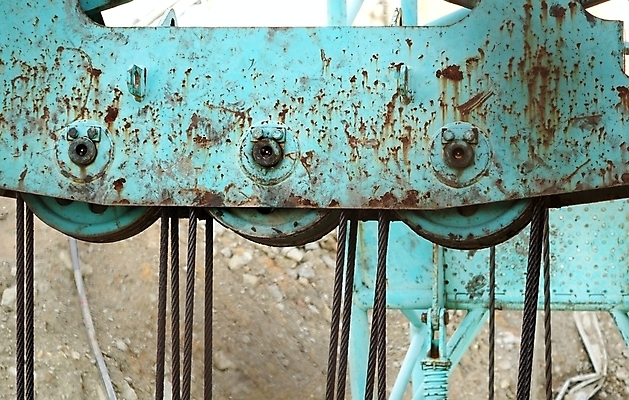 포토 JPG 해외이미지 산업 사람없음 금속 기계 장비 바퀴 땅 철 기중기 부식 되감기 리프팅 철강 해외포토 재질 중장비 파일형식 이미지허브