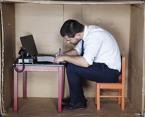 포토 JPG 해외이미지 전신 백인 남자 의자 탁자 한명 앉기 성인 옆모습 노트북 상자 사무실 업무 비즈니스맨 전화기 갇힘 답답함 성인남자한명만 해외포토 서양인 1 뷰포인트 가구 비즈니스 모션 사람 전자제품 작업 직장인 감각 남자한명만 성인남자만 파일형식 이미지허브
