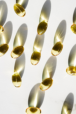 포토 JPG 해외이미지 사람없음 알약 노란색 건강관리 흰색 낟알 영양제 오메가 항생제 해외포토 컬러 건강 관리 약 파일형식 이미지허브