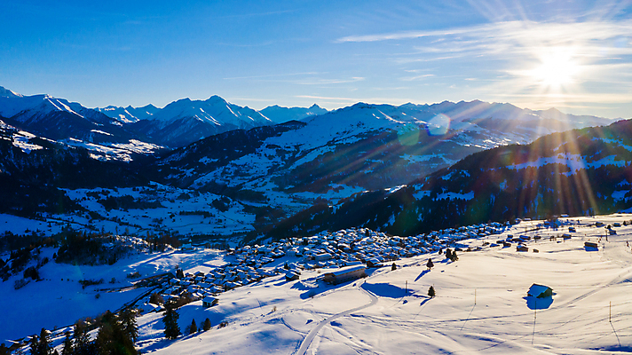 포토 JPG 해외이미지 외관 유럽 도로 겨울 패턴 조류 지붕 날씨 설계 거리 주택 안테나 풍경 사람없음 야외 마을 얼음 추위 흰색 시골 도시 재산 정상 옥상 스위스 묘사 질감 머리위 타운 개발 교외 넘어짐 진짜 해외포토 자연요소 동물 계절 나라 길 컬러 컨셉 무늬 통신 교통시설 모션 건물 금융 파일형식 이미지허브