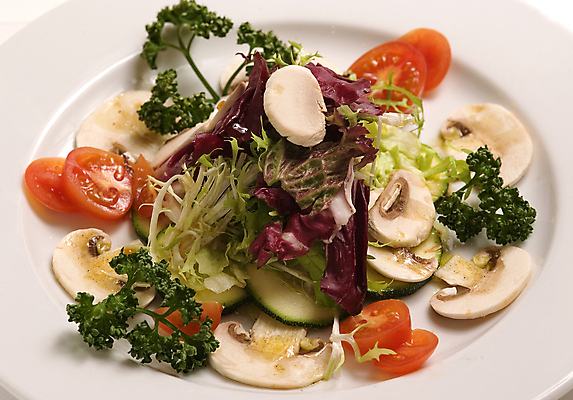 포토 JPG 해외이미지 접시 조각 토마토 채소 마늘 사람없음 버섯 샐러드 신선 고명 상추 섞기 비건 해외포토 식기 음식 채식주의자 파일형식 이미지허브