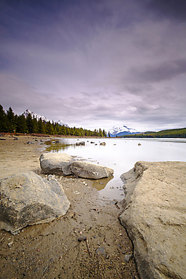 포토 JPG 해외이미지 나무 호수 섬 여행 캐나다 자연 하늘 휴가 산 국립공원 풍경 사람없음 야외 가로 물 여름 파란색 관광지 컬러풀 반사 황무지 수면 숲 랜드마크 명승지 앨버타 산맥 해외포토 자연요소 식물 계절 공원 컬러 북아메리카 생태계 파일형식 이미지허브
