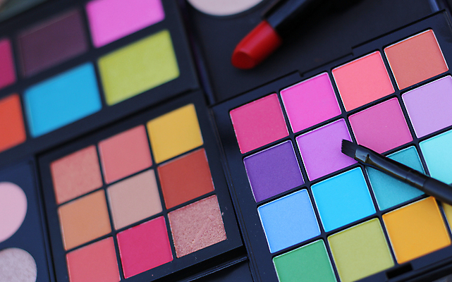 포토 JPG 해외이미지 직업 얼굴 분홍색 백그라운드 그림자 미술 사람없음 초록색 파란색 세트 컬러풀 뷰티 유행 보라색 페인트 화장품 립스틱 붓 화려 팔레트 상품 가루 볼터치 수집 피부 피부관리 만들기 윤곽 예술가 아이섀도 조립 돌봄 해외포토 컬러 컨셉 모션 문화예술 신체부위 화장 파일형식 이미지허브