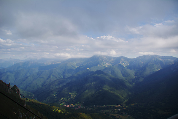 포토 JPG 해외이미지 구름 행복 감정 스포츠 여행 배낭 성공 산 서기 앉기 사람없음 빛 노란색 평화 일출 일몰 새벽 트래킹 하이킹 자유 안개 시골 정상 고도 언덕 흥분 오르기 열정 폭풍 절정 해외포토 자연요소 컬러 컨셉 가방 모션 레저 날씨 노을 파일형식 이미지허브