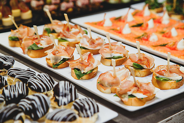 포토 JPG 해외이미지 접시 손 음식 빵 조각 백그라운드 잎 토마토 채소 재료 탁자 치즈 샌드위치 건강 육류 어류 요리 사람없음 목재 장식 초록색 파티 요식업 식당 저녁식사 신선 고명 아침식사 작음 먹기 카나페 속도 햄 슬라이스 토스트 연어 이쑤시개 점심식사 딜 특별함 해외포토 나무 식물 식기 산업 컬러 가구 컨셉 식재료 모션 유제품 서양음식 이벤트 신체부위 상점 식사 수중동물 크기 파일형식 이미지허브