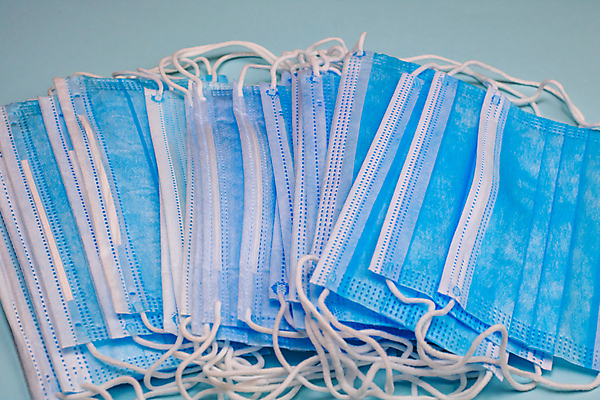 포토 JPG 해외이미지 얼굴 백그라운드 건강 병원 가면 안전 사람없음 파란색 약 고통 장비 입 수술 호흡기관 바이러스 호흡 보호 질병 위험 일회용 감염 전염 외과 알레르기 고립 위생관리 전염병 필터 코로나바이러스 해외포토 감정 컬러 컨셉 의학 관리 신체부위 치료 장기_의학 파일형식 이미지허브