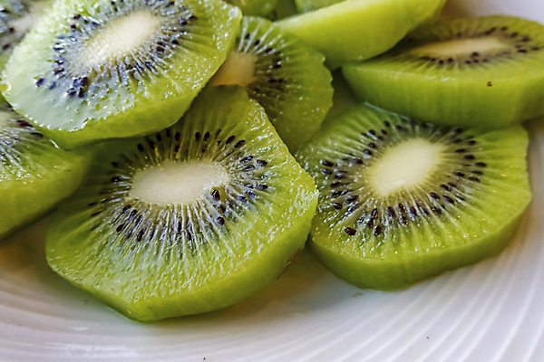 포토 JPG 해외이미지 그릇 백그라운드 단면 키위 사람없음 초록색 달콤 슬라이스 상큼 키위씨 해외포토 식기 컬러 과일 씨앗 맛 파일형식 이미지허브