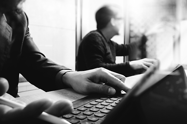 포토 JPG 해외이미지 직업 안경 인터넷 비즈니스 사업가 청소년 사람 앉기 사람없음 노트북 컴퓨터 태블릿 사무실 알약 디지털 공책 웹 시험 키보드 비즈니스맨 작업장 전문직 땅 전화기 책상 동료 레이아웃 화이트보드 비전 다인종 멀티미디어 반응 소셜 중소기업 브레인스토밍 해외포토 잡화 교육 남자 산업 가구 회사 관계 모션 문구용품 인종 전자제품 스마트기기 약 직장인 파일형식 이미지허브