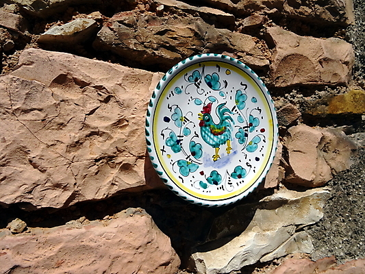 포토 JPG 해외이미지 접시 꽃 벽 미술 사람없음 장식 이탈리아 도자기 장인 수탉 백자 수공예품 핸드메이드 해외포토 식물 식기 유럽 문화예술 닭 수컷 공예품 파일형식 이미지허브