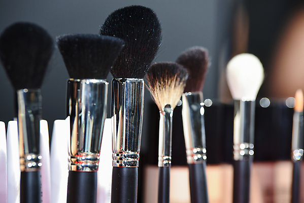 포토 JPG 해외이미지 직업 여자 얼굴 백그라운드 장신구 그림자 사람없음 세트 컬러풀 뷰티 유행 검은색 페인트 화장품 공구 붓 화려 팔레트 상품 가루 수집 피부 피부관리 만들기 예술가 아이섀도 돌봄 해외포토 컬러 컨셉 모션 사람 신체부위 도구 파일형식 이미지허브