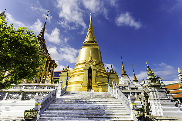 포토 JPG 해외이미지 나무 구름 전통 아시아 종교 문화 인형 건축양식 태국 하늘 사람없음 도시풍경 탑 궁전 기도 사찰 영혼 역사 황금 악마 방콕 에메랄드 지역 동쪽 스카이라인 사리탑 웅장함 해외포토 자연요소 식물 건축물 건축 나라 고건축 종교건축 풍경 도시 보석 방향 파일형식 이미지허브