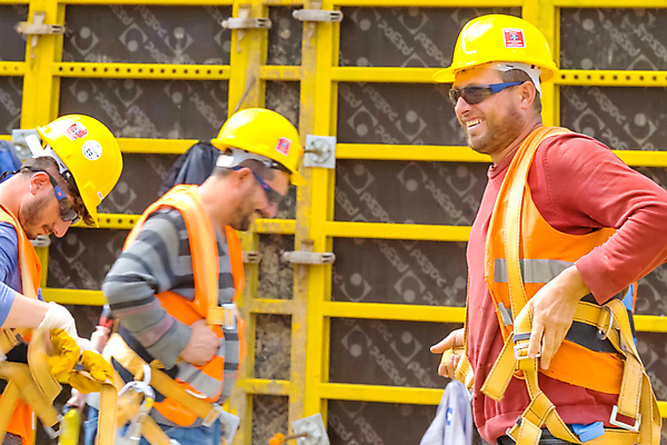 포토 JPG 해외이미지 직업 손 남자 산업 포즈 비즈니스 모션 노동자 직장 작업복 그림자 안전 사람 사람없음 야외 건물 파란색 노란색 장비 조끼 업무 엔지니어 보호 감독 헬멧 건축가 땅 기중기 상업 감독관 청사진 공학 주인 개발 건축업자 계약자 고용 조작 콘크리트 해외포토 건축물 옷 교육 건축 컬러 컨셉 회사 신체부위 외투 구직 작업 중장비 기술자 보호장비 계약 채용 파일형식 이미지허브