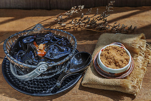 포토 JPG 해외이미지 전통 아시아 음료 음식 백그라운드 채소 재료 유리 디저트 건강 요리 동양인 사람없음 목재 갈색 숟가락 얼음 검은색 중국 신선 달콤 맛 시원함 설탕 먹기 허브 삼베 큐브 밀가루 젤리 내추럴 섞기 핸드메이드 해외포토 자연요소 나무 식물 나라 컬러 컨셉 모션 재질 수저 인종 가루 파일형식 천_직물 이미지허브