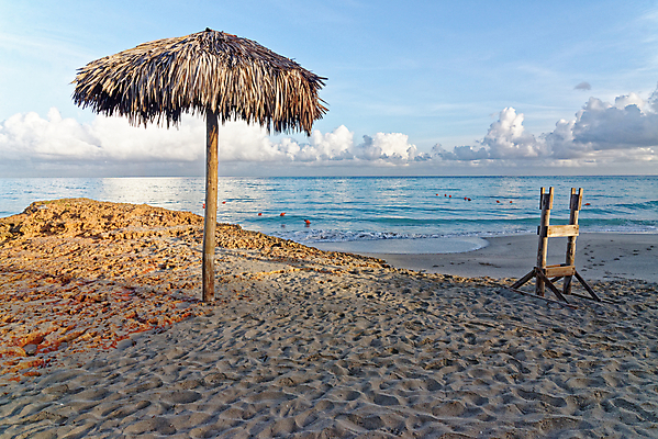 포토 JPG 해외이미지 전통 디자인 모래 바다 섬 여행 가구 우산 자연 휴가 휴식 손바닥 해변 사람없음 야외 목재 장식 모래사장 햇빛 태양 맑음 수영 꿈 흰색 대나무 휴양지 양산 쿠바 가림막 인기 파라다이스 해외포토 자연요소 나무 손 컬러 생활용품 컨셉 재료 날씨 장소 수상스포츠 중앙아메리카 생태계 파일형식 이미지허브