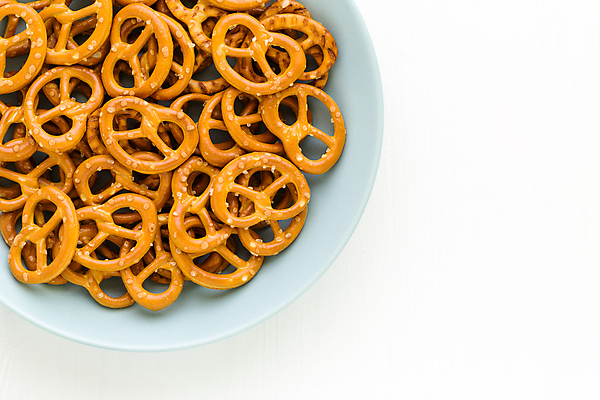 포토 JPG 해외이미지 실내 사람없음 하이앵글 흰배경 담기 브레첼 미니프레즐 해외포토 뷰포인트 백그라운드 모션 디저트 내부 과자 흰색 파일형식 이미지허브