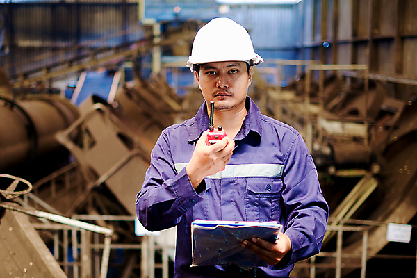 포토 JPG 해외이미지 식물 직업 남자 산업 선 공장 노동자 실내 한명 안전 사람 모니터 힘 기계 장비 과학기술 기구 공구 업무 기술자 엔지니어 수리 감독 헬멧 위험 땅 분석 창고 서비스 시스템 감독관 유지 방법 운영자 제어 연습생 해외포토 1 컨셉 공업 기술 내부 컴퓨터 도구 작업 보호장비 연습 파일형식 이미지허브