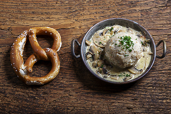 포토 JPG 해외이미지 그릇 실내 사람없음 수프 미트볼 브레첼 나무배경 해외포토 식기 음식 백그라운드 디저트 내부 파일형식 이미지허브