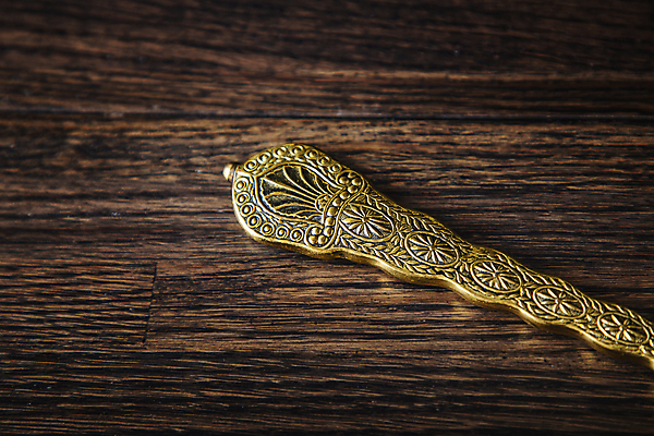 포토 JPG 해외이미지 모양 여자 백그라운드 사람없음 목재 장식 유행 화장품 수확 골동품 머리빗 화려 황금 우아함 은색 복고 머리위 정물화 해외포토 나무 컬러 컨셉 농업 재료 사람 뷰티 미용용품 그림 파일형식 이미지허브