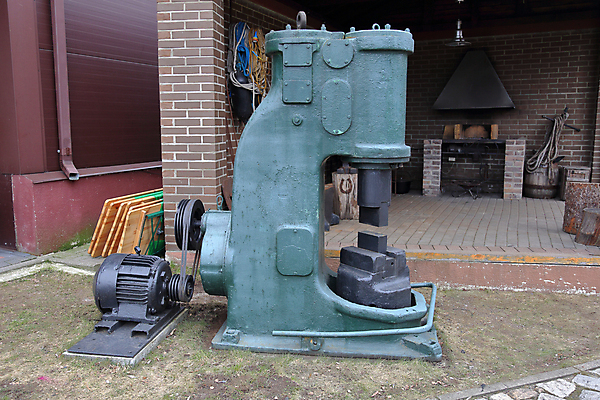 포토 JPG 해외이미지 식물 백그라운드 공장 사람없음 야외 초록색 금속 기계 장비 과학기술 수확 공구 업무 제조 큼 복고 언론 공학 모터 구식 옛날 조작 해외포토 교육 컬러 농업 공업 재질 기술 도구 작업 크기 파일형식 이미지허브