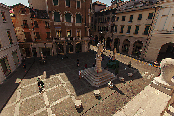 포토 JPG 해외이미지 주간 유럽풍경 유럽건축 그림자 사람없음 야외 건물 동상 상점 이탈리아 광장 해외일러스트 자연요소 건축물 유럽 서양건축 풍경 조형물 기념물 파일형식 이미지허브