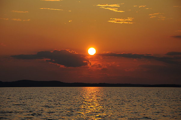 포토 JPG 해외이미지 구름 호수 물결 백그라운드 오렌지 자연 하늘 날씨 휴식 풍경 사람없음 야외 빨간색 물 여름 파란색 빛 햇빛 태양 뷰티 반사 노란색 침묵 황혼 일몰 새벽 활발 바위 황금 야간 러시아 장면 스카이라인 빛망울 스펙트럼 웅장함 수평선 해외포토 자연요소 계절 유럽 컬러 컨셉 과일 노을 소리 돌_바위 생태계 파일형식 이미지허브
