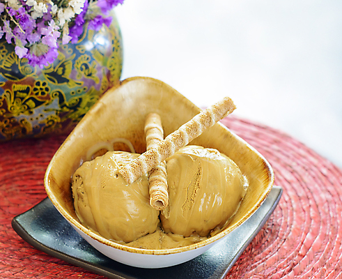 포토 JPG 해외이미지 접시 음식 아이스크림 디저트 건강 사람없음 목재 장식 요식업 초콜릿 냉동 신선 사발 달콤 맛 아침식사 셔벗 젤라또 카카오 핸드메이드 카피스페이스 해외포토 나무 식기 산업 컨셉 재료 식사 공백 사기그릇 파일형식 이미지허브