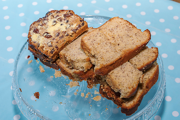 포토 JPG 해외이미지 전통 음식 빵 조각 백그라운드 과일 바나나 사람없음 케이크 얼룩 달콤 아침식사 슬라이스 덩어리 점심식사 건포도 고립 해외포토 포도 디저트 식사 맛 건과일 파일형식 이미지허브