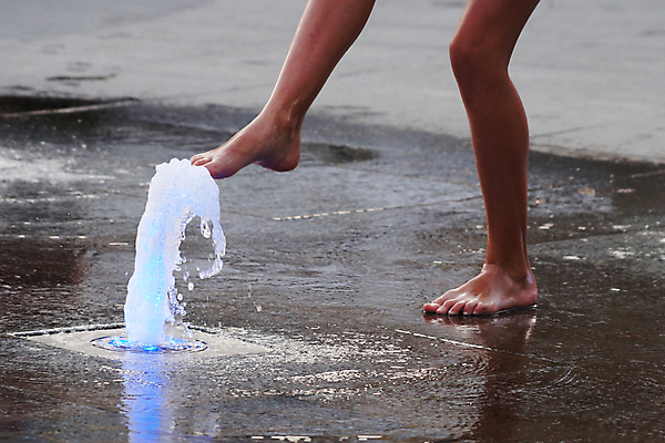 포토 JPG 해외이미지 백인 1 라이프스타일 옷 공원 여자 행복 어린이 맨발 사람 사람없음 야외 10대 물 여름 청춘 달리기 햇빛 맑음 젖음 흐름 터치 추위 청바지 도시 뜨거움 개울 떨어짐 시원함 분수 상쾌 분무기 타운 양발 어려움 해외포토 자연요소 서양인 계절 공공시설 감정 컨셉 바지 모션 발 청소년 날씨 생활 강 태양 파일형식 이미지허브