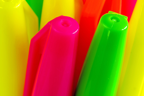 포토 JPG 해외이미지 디자인 교육 분홍색 백그라운드 무지개 학교 창조 미술 사람없음 빨간색 초록색 컬러풀 노란색 페인트 그리기 그룹 팔레트 플라스틱 다발 형광펜 스펙트럼 줄서기 해외포토 자연요소 컬러 모션 재질 문화예술 펜 파일형식 이미지허브