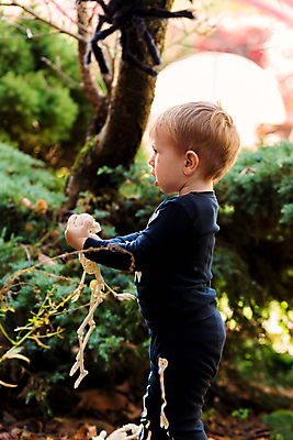 포토 JPG 해외이미지 백인 전통 드레스 옷 남자 얼굴 어린이 오렌지 장난 놀이 호박 휴가 기념 한명 웃음 사람 소년 파티 검은색 놀람 공연 할로윈 마법사 가을 잡기 신비 마녀 마법 잭 10월 가면무도회 해외포토 서양인 1 계절 감정 컬러 컨셉 채소 과일 모션 표정 이벤트 신체부위 날짜 무도회 파일형식 이미지허브