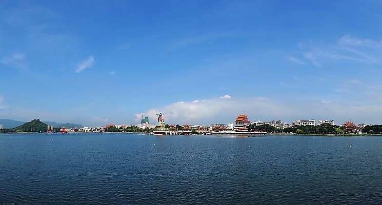 포토 JPG 해외이미지 나무 구름 호수 하늘 파노라마 풍경 사람없음 물 파란색 조각상 탑 도시 사찰 대만 언덕 스카이라인 잔물결 수평선 해외포토 자연요소 식물 건축물 아시아 물결 컬러 종교건축 촬영기법 조형물 파일형식 이미지허브