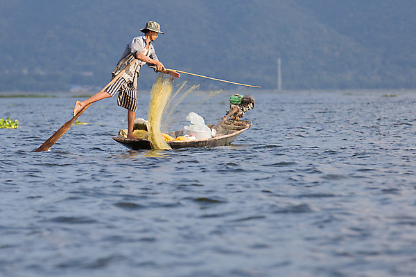 포토 JPG 해외이미지 전통 호수 포즈 낚시 어류 사람없음 목재 여행객 황혼 그물 보트 균형 낚시꾼 노젓기 원뿔 미얀마 해외포토 도형 나무 아시아 배_교통 재료 모션 레저 사람 수중동물 일몰 파일형식 이미지허브