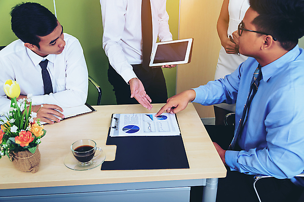 포토 JPG 해외이미지 직업 여자 남자 종이 컨셉 회사 비즈니스 사업가 통신 탁자 성공 협력 직장 설명 사람 두명 금융 노트북 컴퓨터 사무실 흰색 업무 비즈니스맨 비즈니스우먼 그룹 계획 상담원 토론 책상 분석 동료 보고서 컨설턴트 상담 경영자 문서 투자 경영 프로젝트 해외포토 컬러 가구 관계 모션 경제 전자제품 작업 직장인 사무원 전문직 리더 파일형식 이미지허브