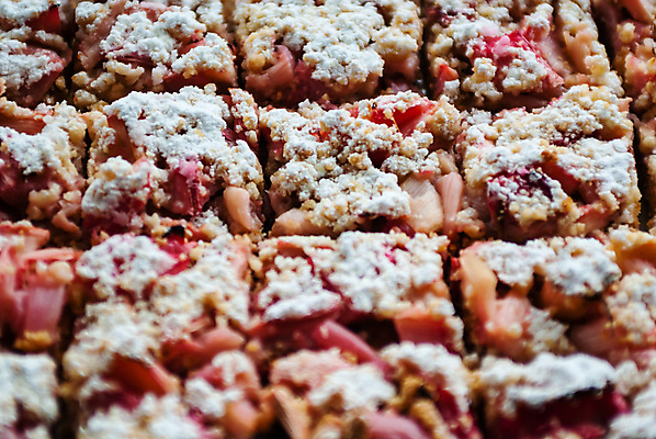 포토 JPG 해외이미지 음식 과일 부분 디저트 주택 건강 사람없음 빨간색 갈색 케이크 사각형 얼음 빵집 껍질 흰색 시골 대접 신선 달콤 맛 설탕 자르기 굽기 묘사 정사각형 레시피 점심식사 타르트 페스츄리 핸드메이드 해외포토 자연요소 도형 빵 컬러 컨셉 모션 건물 상점 식사 구이 파이_빵 파일형식 이미지허브