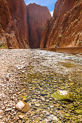 포토 JPG 해외이미지 도로 길 여행 백그라운드 곡선 교통시설 아프리카 자연 산 풍경 사람없음 야외 강 골짜기 계곡 사막 모로코 통과 굴곡 방법 지도책 해외포토 나라 선 교통 책 시설 생태계 파일형식 이미지허브
