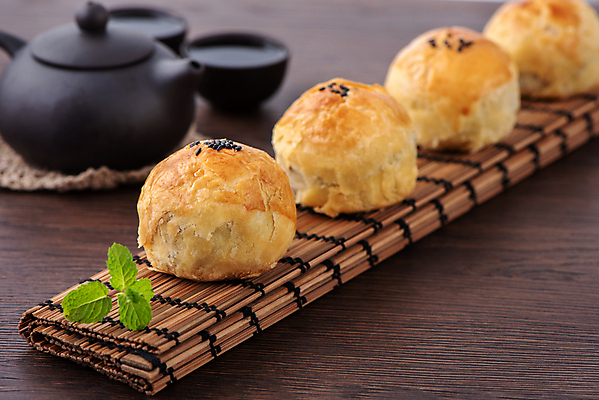 포토 JPG 해외이미지 꽃 디저트 실내 사람없음 찻잔 찻주전자 대나무발 나무탁자 월병 해외포토 식물 음식 탁자 주전자 잔 내부 과자 중국전통 파일형식 이미지허브