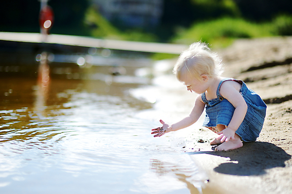 포토 JPG 해외이미지 백인 손 공원 행복 호수 어린이 자연 놀이 휴식 한명 사람 야외 물 강 금발 태양 맑음 산책 기쁨 게임 물방울 연못 떨어짐 숲 작음 분무기 쏟아짐 내추럴 걸음마 해외포토 자연요소 서양인 1 헤어스타일 공공시설 감정 컨셉 모션 날씨 신체부위 크기 생태계 파일형식 이미지허브