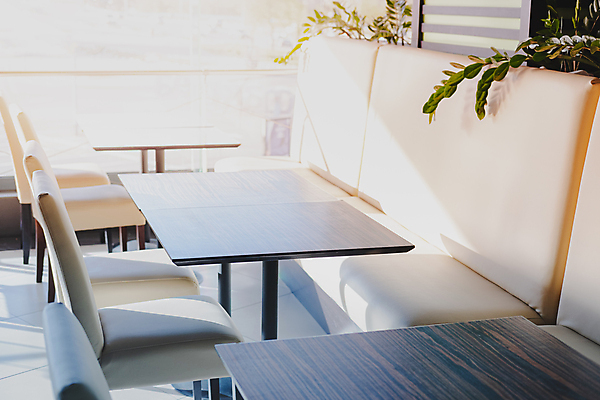 포토 JPG 해외이미지 의자 비즈니스 창문 탁자 패스트푸드 실내 사람없음 내부 햇빛 식당 공백 카페 도시 쇼핑몰 오브젝트 타운 카피스페이스 해외포토 가구 태양 상점 인스턴트 파일형식 이미지허브