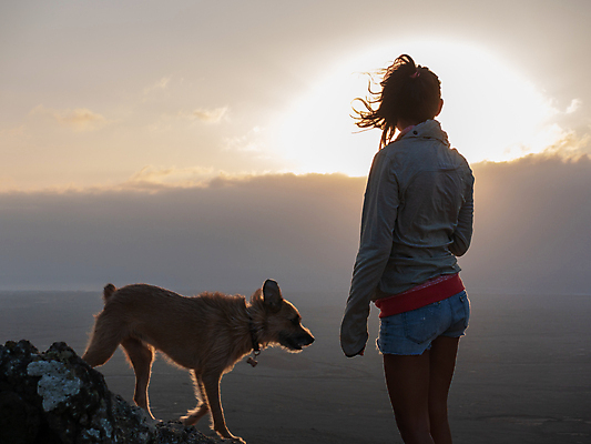 포토 JPG 해외이미지 라이프스타일 여자 행복 스포츠 여행 백그라운드 배낭 자연 하늘 성공 휴가 산 한명 풍경 야외 걷기 계곡 일몰 등산 트래킹 하이킹 자유 개 정상 고도 언덕 화산 마스코트 백패커 절정 하이커 수평선 해외포토 1 감정 컨셉 가방 포유류 모션 레저 사람 생활 노을 생태계 파일형식 이미지허브
