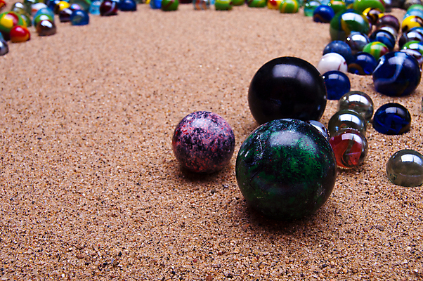 포토 JPG 해외이미지 행복 모래 컨셉 공 유리 놀이 추상 사람없음 빨간색 초록색 파란색 빛 장난감 알약 반사 노란색 거품 게임 원형 투명 클래식 놀이터 복고 날카로움 롤 대리석 광택 광 때리기 여의주 해외포토 도형 감정 컬러 무늬 재료 모션 재질 약 파일형식 이미지허브