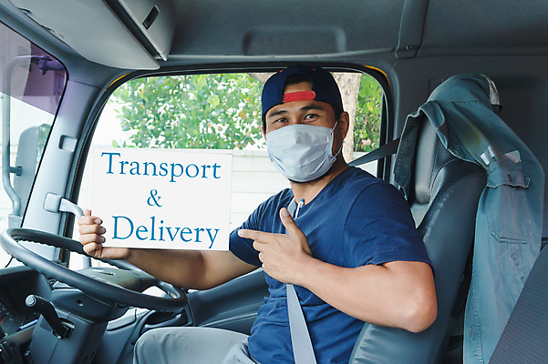 포토 JPG 해외이미지 남자 행복 교통시설 자동차 태국 노동자 거리 건강 가면 한명 안전 사람 동양인 건강관리 중국 고통 트럭 운전사 바이러스 보호 질병 큼 속도 감염 추천 짐차 트레일러 물류 그만 인플루엔자 전염병 캡모자 필터 해외포토 직업 모자_잡화 1 감정 아시아 육상교통 교통 컨셉 의학 관리 인종 크기 시설 파일형식 이미지허브