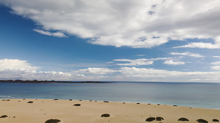포토 JPG 해외이미지 라이프스타일 모래 바다 섬 여행 백그라운드 자연 하늘 휴가 안테나 풍경 사람없음 야외 물 여름 파란색 태양 우주 놀람 정상 땅 장면 내추럴 파라다이스 수평선 해외포토 자연요소 계절 감정 컬러 통신 표정 생활 생태계 파일형식 이미지허브
