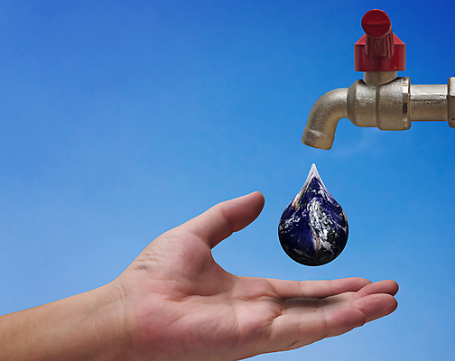 포토 JPG 해외이미지 손 지구 백그라운드 컨셉 자연 추상 사람없음 초록색 물 파란색 세계 글로벌 지구본 환경 행성 절약 떨어짐 보호 에코 생태계 내추럴 돌봄 생태학 위기 해외포토 자연요소 교육 컬러 무늬 모션 신체부위 우주 파일형식 이미지허브