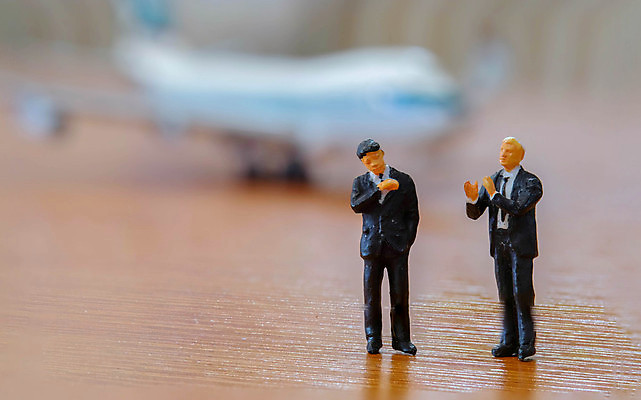 포토 JPG 해외이미지 해외 라이프스타일 남자 여행 백그라운드 컨셉 비즈니스 사업가 교통시설 휴가 설계 비행기 아이디어 사람 정장 성인 사람없음 세계 글로벌 장난감 숫자 여행객 미니어처 비즈니스맨 계획 공항 도착 출발 경영자 바쁨 여권 승객 경영 대패 터미널 해외포토 직업 문자 옷 교통 항공교통 대중교통 생활 모형 직장인 시설 리더 파일형식 이미지허브