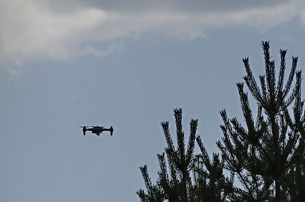 포토 JPG 해외이미지 산업 백그라운드 하늘 산 안테나 취미 사람없음 야외 파란색 전자제품 카메라 디지털 장비 잡기 수술 헬리콥터 로봇 오브젝트 항공 프로펠러 멀리 드론 불가리아 제어 해외포토 컬러 통신 의학 모션 비행기 치료 파일형식 남유럽 이미지허브