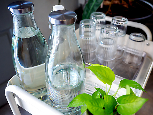 포토 JPG 해외이미지 식물 안경 음료 백그라운드 다이어트 의자 유리 탁자 선반 쟁반 건강 사람없음 내부 장식 초록색 물 주방 카페 에너지 추위 흰색 신선 바 투명 액체 시원함 컨테이너 고객 순수 오브젝트 서비스 상쾌 롤러 내추럴 무료 셀프 철강 해외포토 자연요소 잡화 감정 산업 컬러 가구 컨셉 재질 상점 파일형식 이미지허브