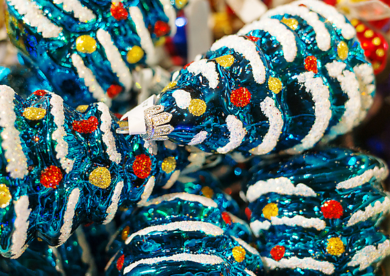 포토 JPG 해외이미지 나무 전통 디자인 백그라운드 크리스마스 겨울 휴가 새로움 선반 선물 사람없음 장식 빨간색 산타클로스 세일 상점 흰색 축하 비엔나 시장 닫기 12월 연도 해외포토 식물 계절 기념일 컬러 가구 컨셉 모션 날짜 오스트리아 파일형식 이미지허브